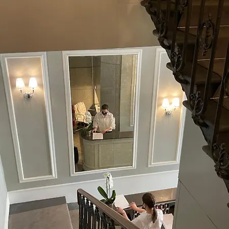 롬브르디아 호텔