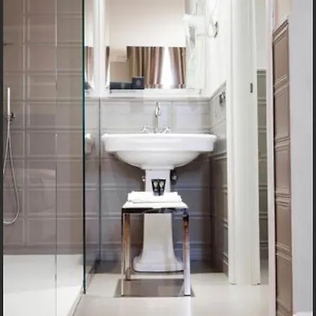 Lombardia Otel 3*
